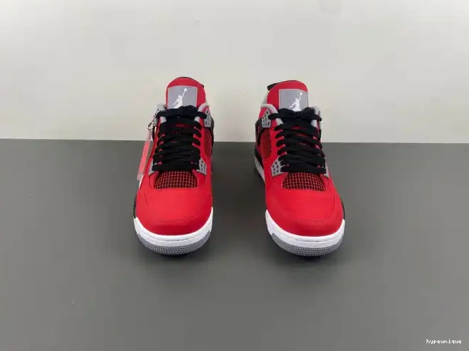 HYPE Toro 308497-603 Retro Jordan 4 Bravo 0423